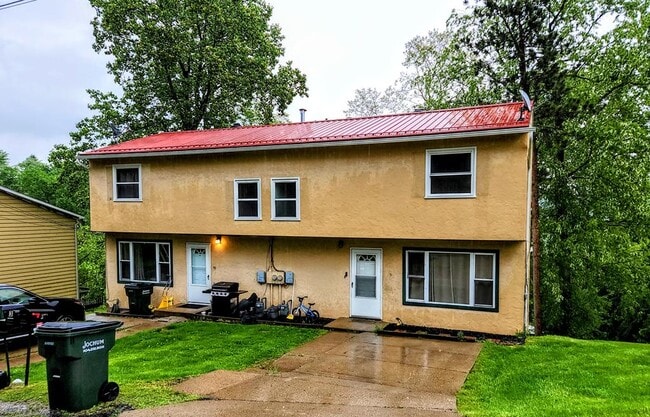 property at 3 Oak Drive Cir
