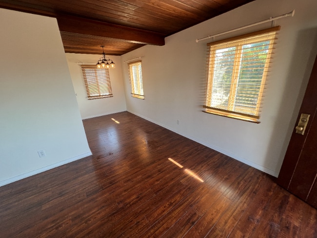 7545 La Jolla Blvd in San Diego, CA - Foto de edificio - Building Photo