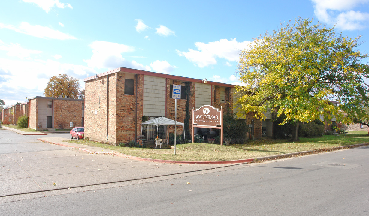 Woods of Haltom in Haltom City, TX - Building Photo