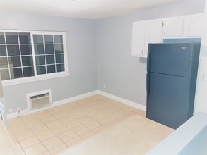 1050 Grand Ave in Sacramento, CA - Building Photo - Building Photo