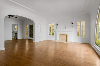 712 S Stanley Ave in Los Angeles, CA - Building Photo - Interior Photo