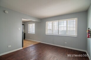 1465 E 69th St in Chicago, IL - Building Photo