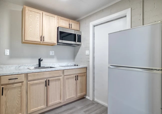 1005 N Center Ave, Unit Studio in Casa Grande, AZ - Building Photo - Building Photo