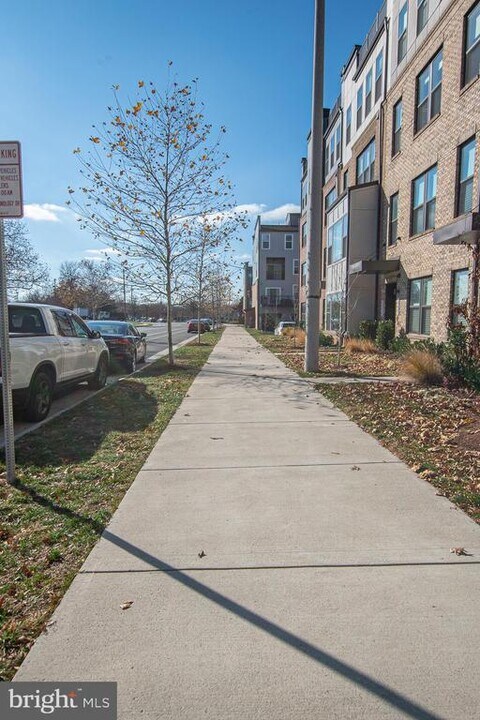 13639 Dulles Technology Dr in Herndon, VA - Building Photo