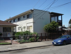 School Street Apartments in Oakland, CA - Foto de edificio - Building Photo