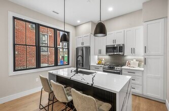 62 Liverpool St, Unit #1 in Boston, MA - Foto de edificio - Building Photo