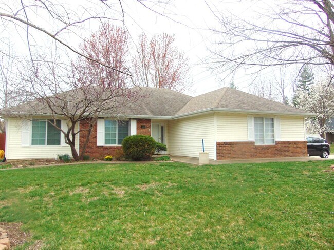 700 Boulder Dr in Columbia, MO - Building Photo - Building Photo
