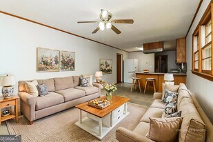 1255 Angelia Dr SW in Mableton, GA - Building Photo