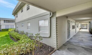 581 Monaco Way in Delray Beach, FL - Building Photo - Building Photo
