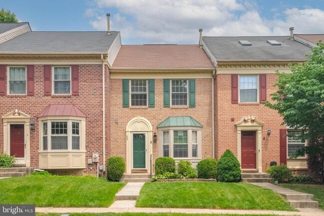6 Far Corners Ct