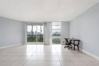 3475 N Country Club Dr in Miami, FL - Building Photo - Building Photo