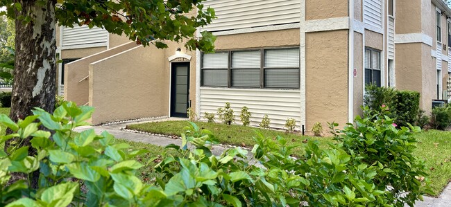 3166 S Semoran Blvd, Unit 1004 in Orlando, FL - Building Photo - Building Photo