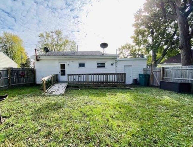 1051 Frank St in Galesburg, IL - Building Photo - Building Photo