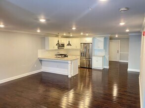 2 Bishop Rd-Unit -Kingswood Place in West Hartford, CT - Building Photo - Building Photo