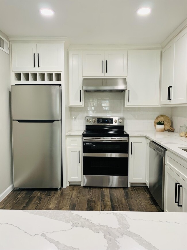 6011 Danbury Ln in Dallas, TX - Building Photo - Building Photo