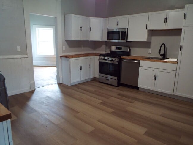 710 W 3rd St in Davenport, IA - Building Photo - Building Photo