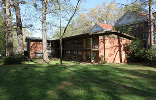 Emory Riviera Apartments in Atlanta, GA - Building Photo