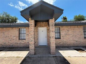 14 W Mile 17 1/2 Rd in Edinburg, TX - Building Photo