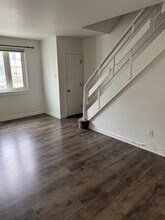 66 Suburban Ln in Upper Darby, PA - Foto de edificio - Building Photo