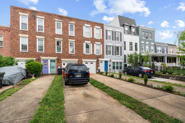 Capitol Hill Townhomes in Washington, DC - Building Photo - Building Photo