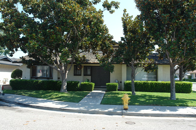 889 Canfield Ct in San Jose, CA - Foto de edificio - Building Photo
