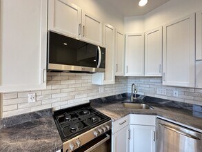 2821 W Shakespeare Ave in Chicago, IL - Foto de edificio - Building Photo