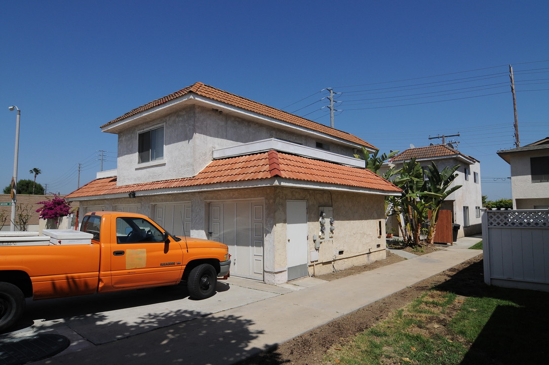 14032 Pinebrook Dr in Tustin, CA - Building Photo