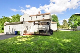 349 Naubuc Ave in Glastonbury, CT - Building Photo - Building Photo