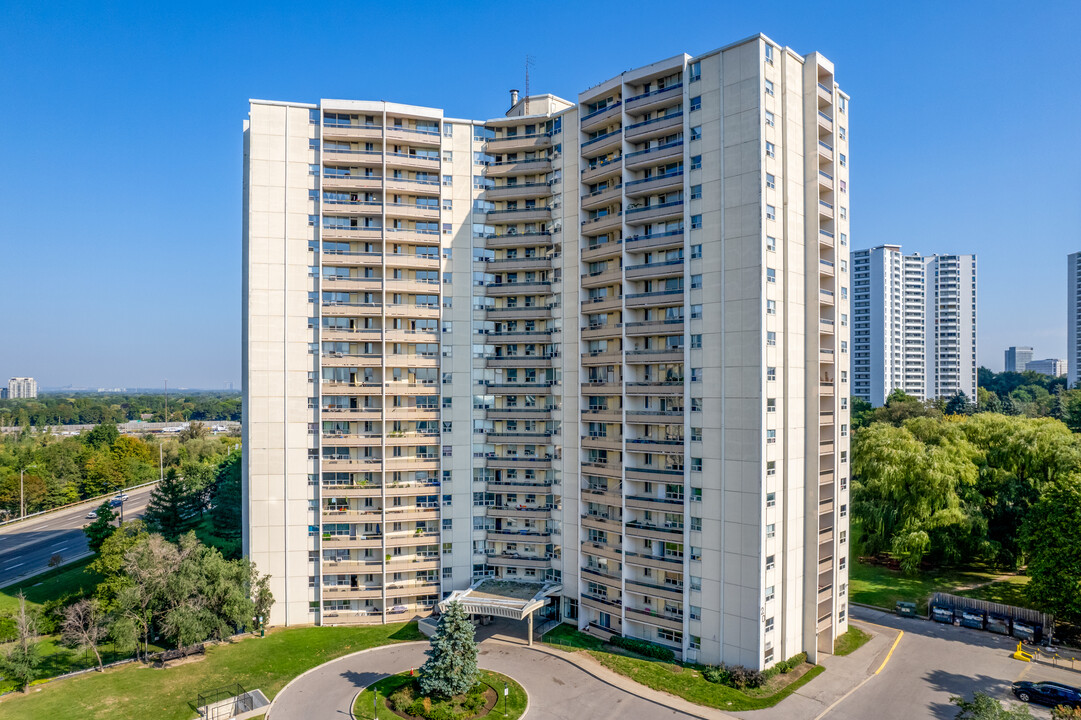 20 Graydon Hall in Toronto, ON - Building Photo