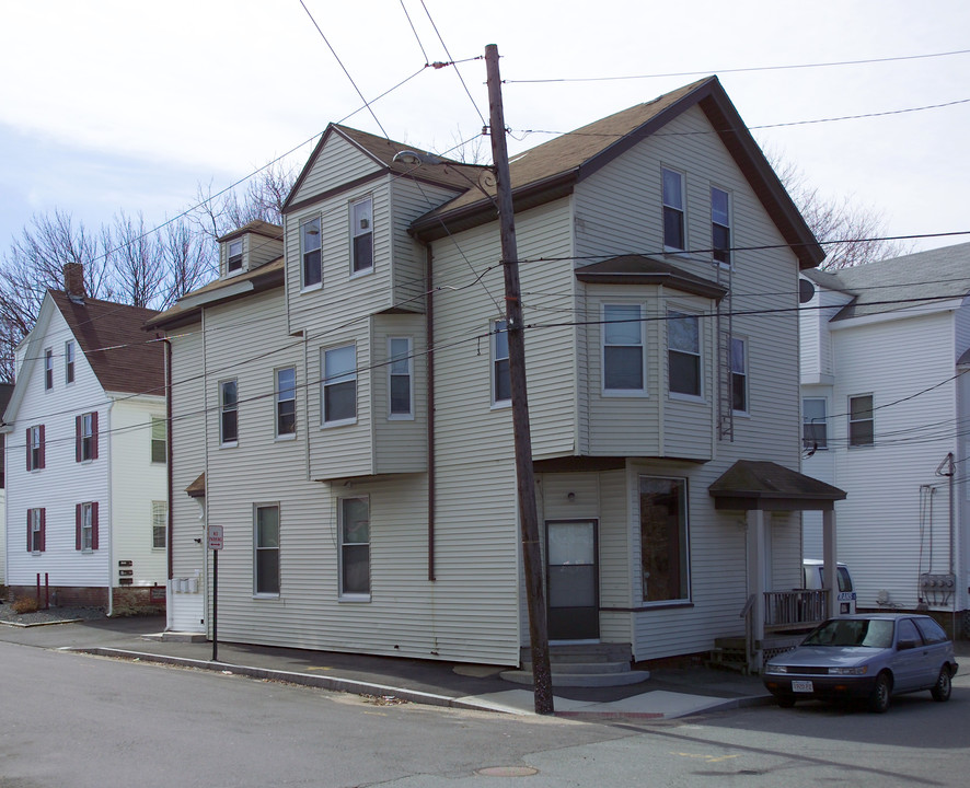 52 Adams St in Taunton, MA - Building Photo