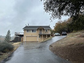 13035 Eaglepine Pl in Nevada City, CA - Building Photo - Building Photo