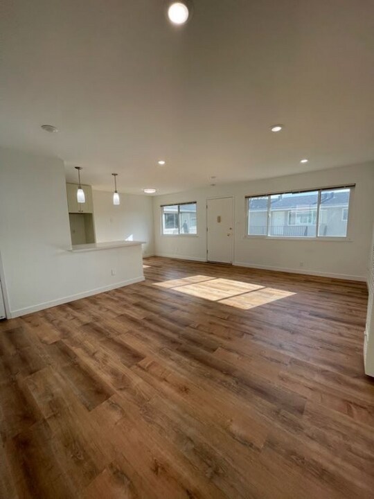 1205 Geraldine Way in Belmont, CA - Building Photo