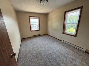 950 49th Ave in Goodview, MN - Foto de edificio - Building Photo