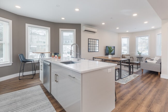 843 Columbia Rd, Unit 1 in Boston, MA - Building Photo - Building Photo