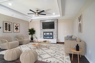 Gorgeous Prestonwood home with in-ground pool & large yard in Dallas, TX - Foto de edificio - Building Photo