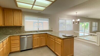4816 Rocklin Dr in Union City, CA - Foto de edificio - Building Photo
