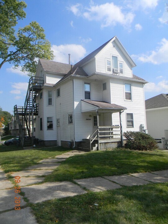 2604 Olive St, Unit 1 in Cedar Falls, IA - Building Photo