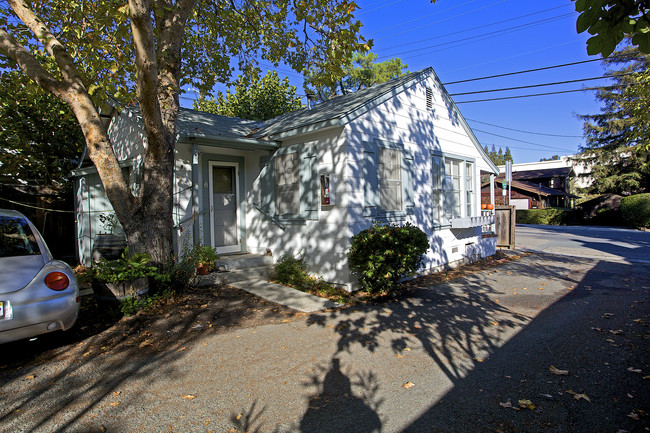 1963 Trinity Ave in Walnut Creek, CA - Foto de edificio - Building Photo