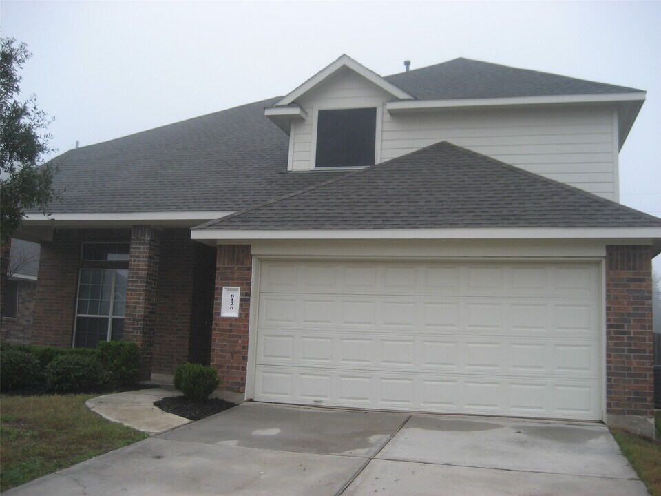 8126 Rushing Stream Ct in Tomball, TX - Building Photo