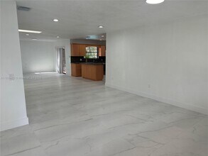 326 E 34th St in Hialeah, FL - Building Photo - Building Photo