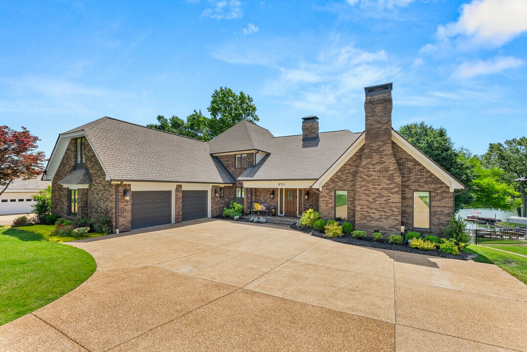 9711 Pine Point Dr in Lakeland, TN - Building Photo