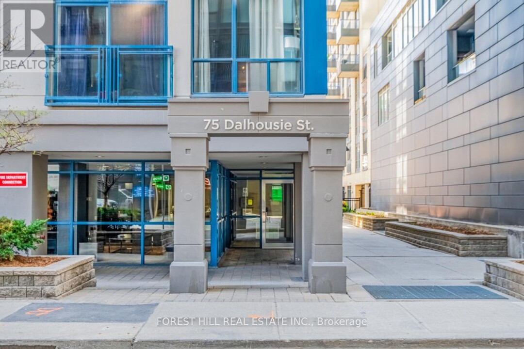 75-775 Dalhousie St in Toronto, ON - Building Photo