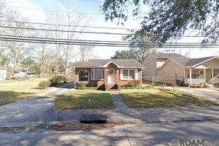 2411 Valley St in Baton Rouge, LA - Building Photo