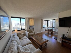 343 Hobron Ln in Honolulu, HI - Building Photo