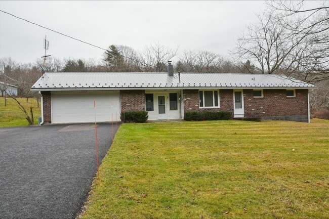 148 Farnham Rd in Conklin, NY - Building Photo - Building Photo