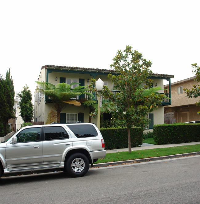 10512 Eastborne Ave in Los Angeles, CA - Building Photo - Building Photo