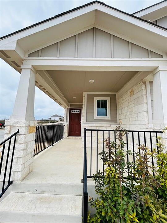 13116 Brave Tenderfoot Trl in Buda, TX - Building Photo