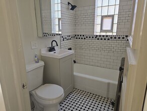 2417 W Arthington St in Chicago, IL - Building Photo - Building Photo