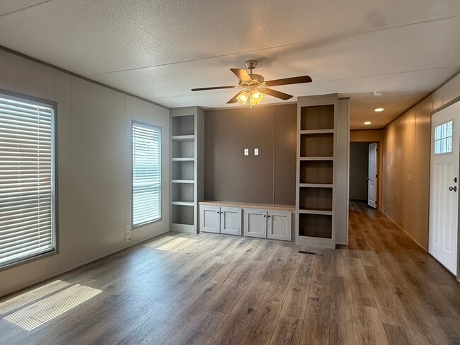 210 Betty St in Conroe, TX - Building Photo - Building Photo