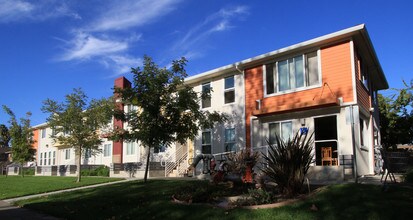 Fairview Court in Sacramento, CA - Building Photo - Building Photo